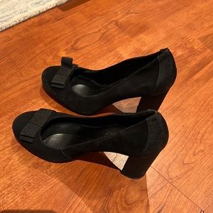 Black heels with bows